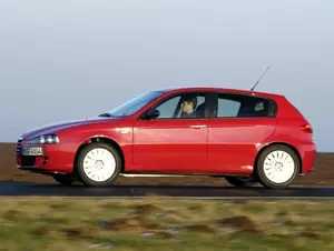 alfa-romeo alfa-romeo-147-2004-facelift-2004-5-doors.jpg